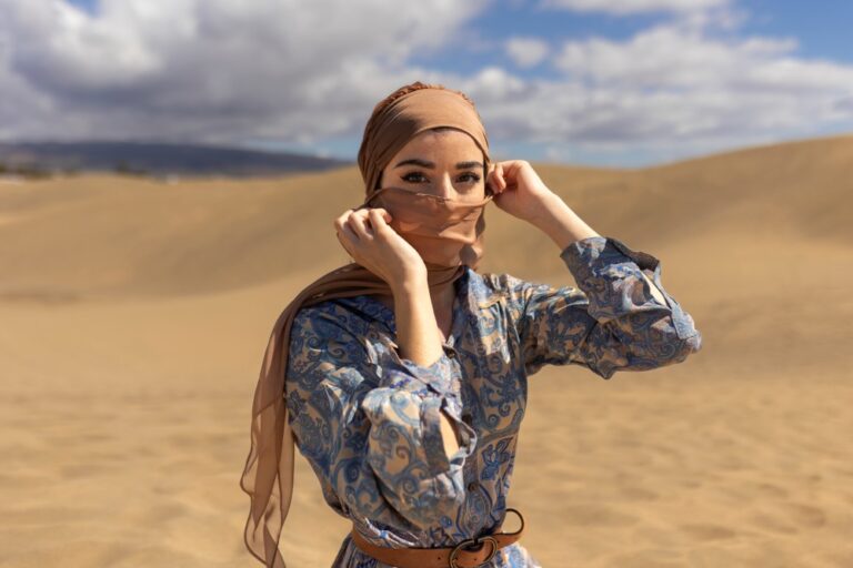 medium-shot-woman-desert-with-scarf